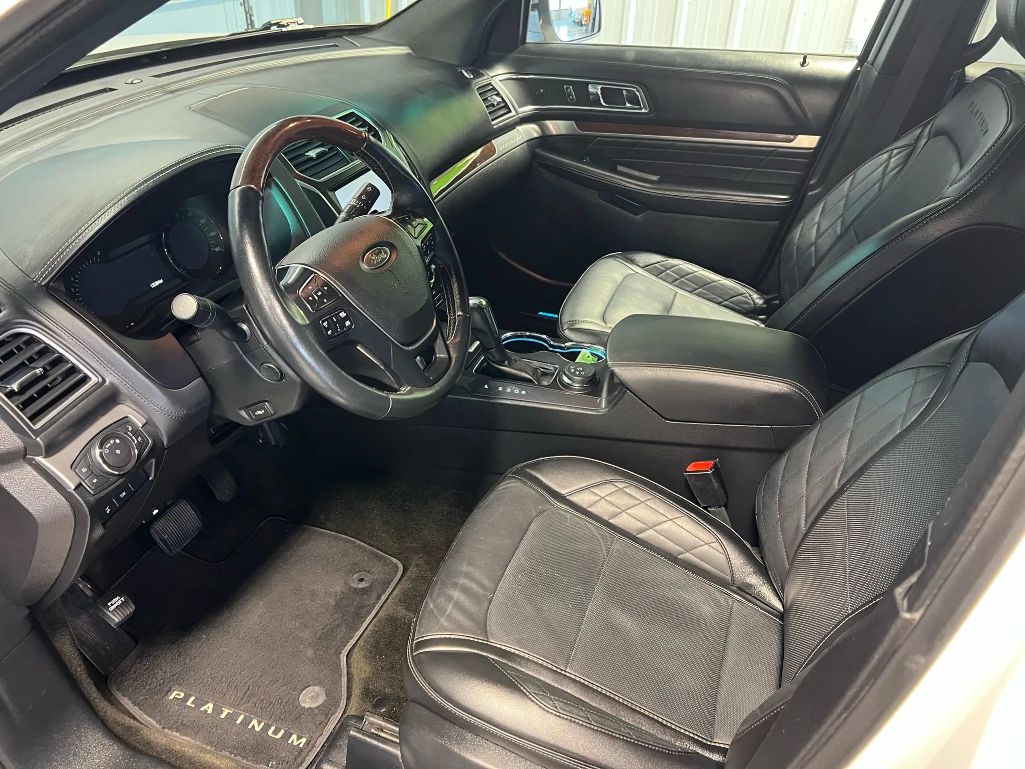 Used 2016 Ford Explorer Platinum AWD/4WD image 7
