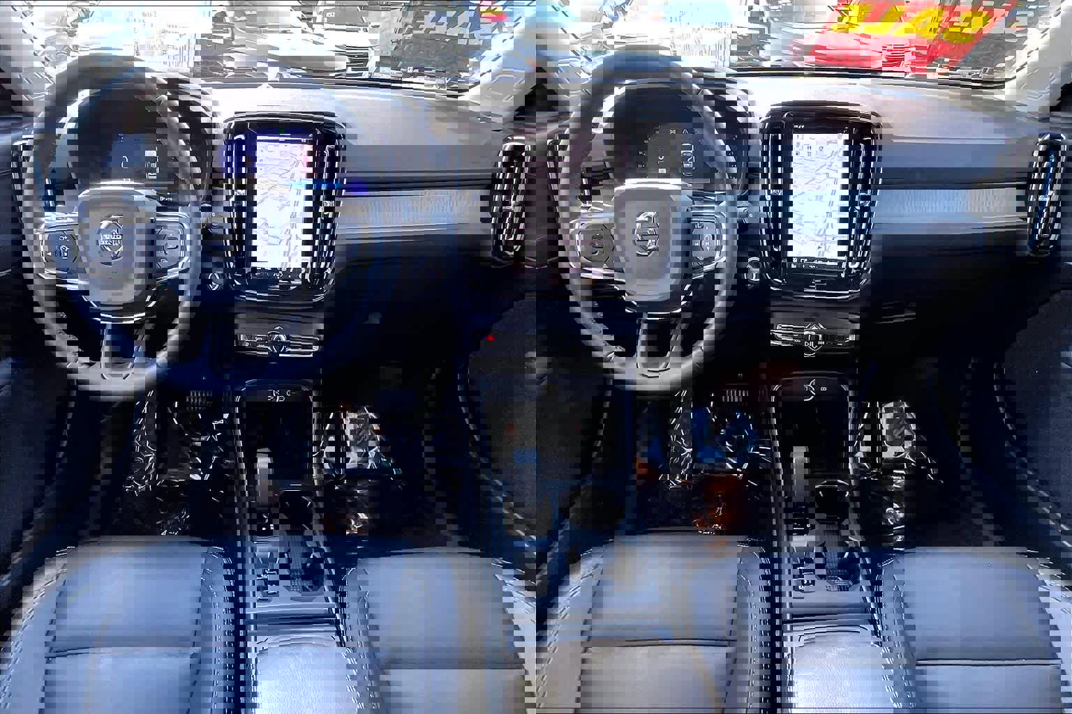 Used 2024 Volvo XC40 B5 Core image 15