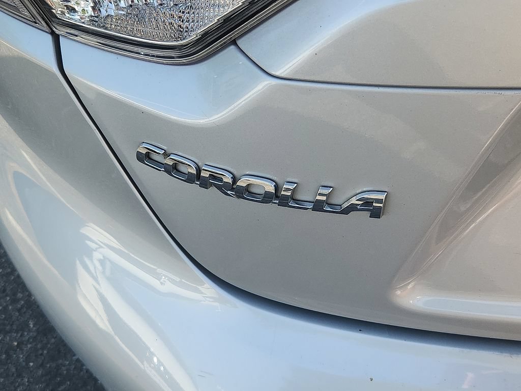 Used 2023 Toyota Corolla LE w/ Carpet Mat Package (TMS) FWD image 29