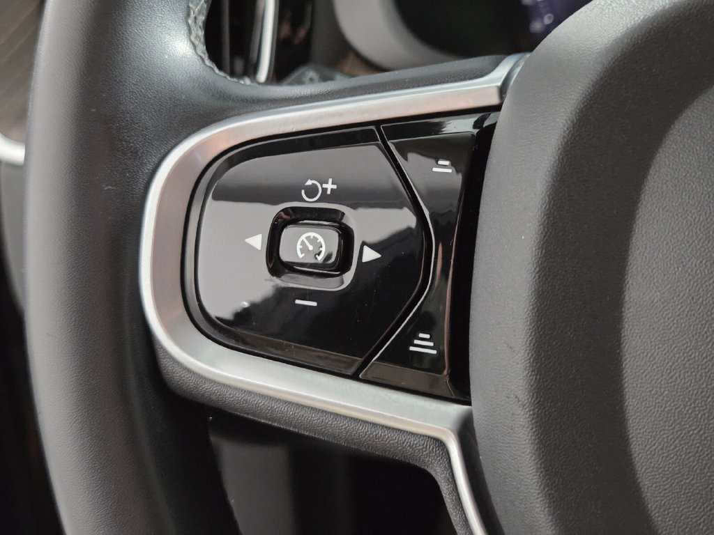 Used 2023 Volvo XC60 B5 Plus w/ Protection Package Premier FWD image 21