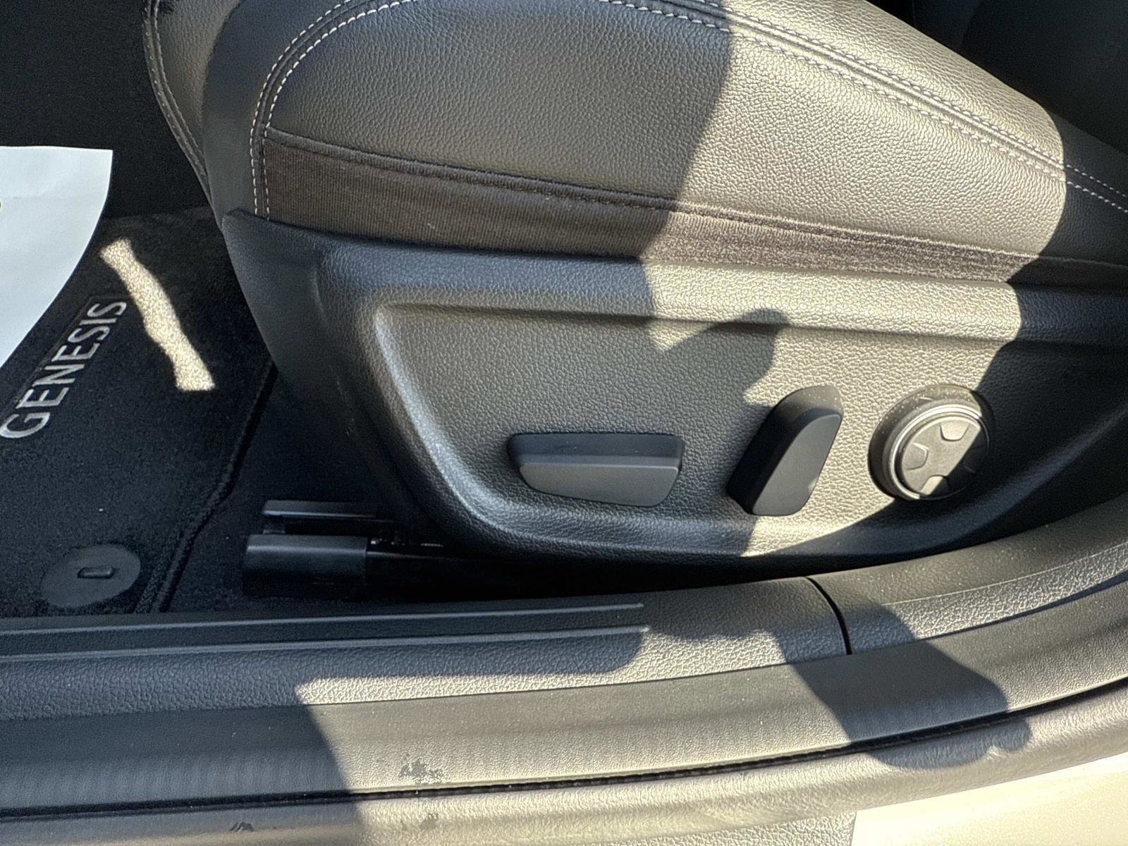Used 2025 Genesis G70 2.5T image 20
