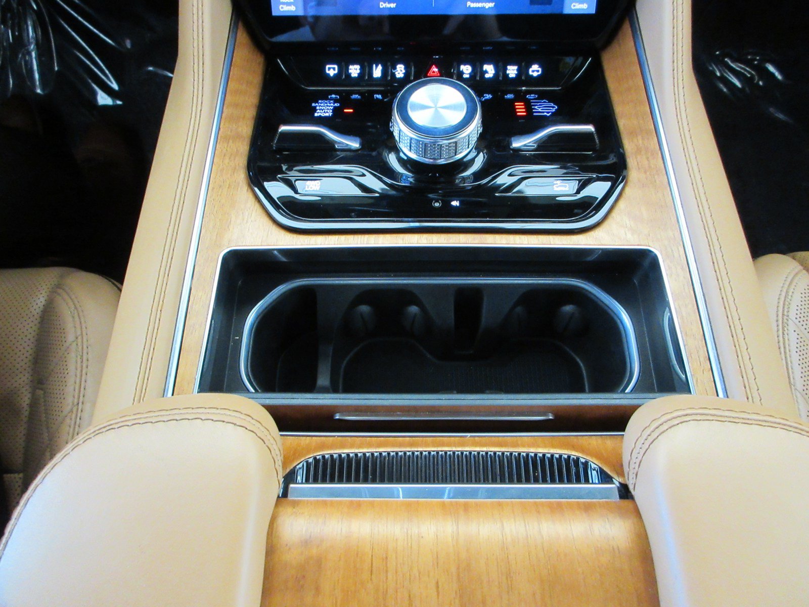 Used 2022 Jeep Grand Wagoneer Series III w/ Rear Seat Video Group 1 AWD/4WD image 54