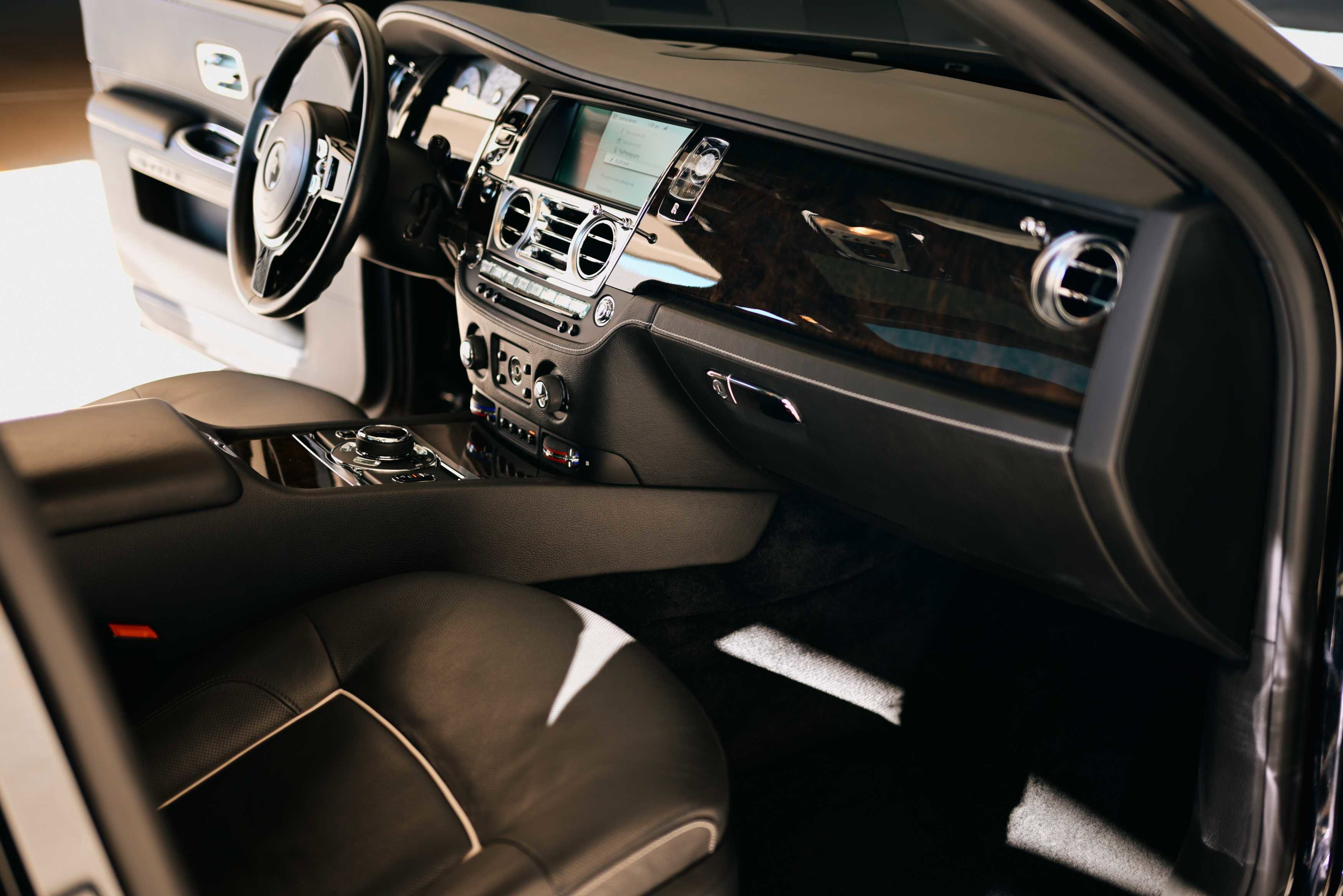 Used 2014 Rolls-Royce Ghost image 22