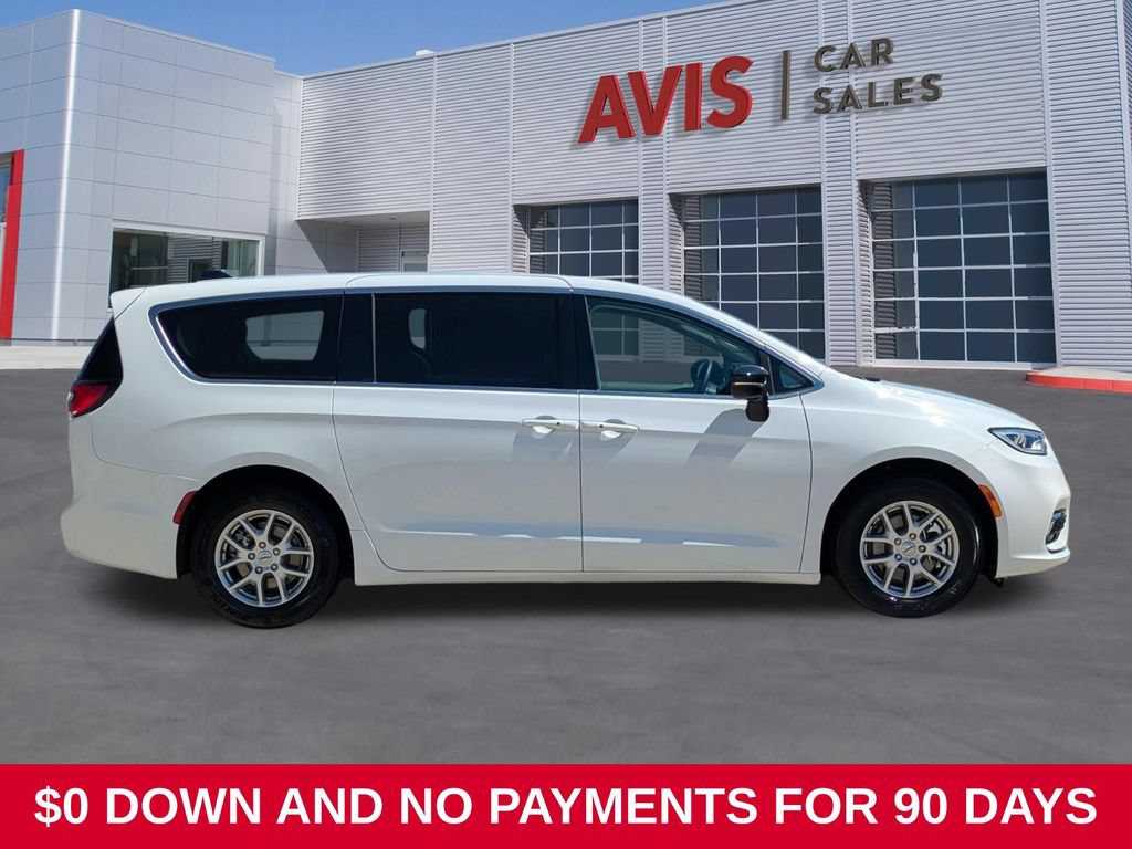 Used 2024 Chrysler Pacifica Touring-L FWD image 5