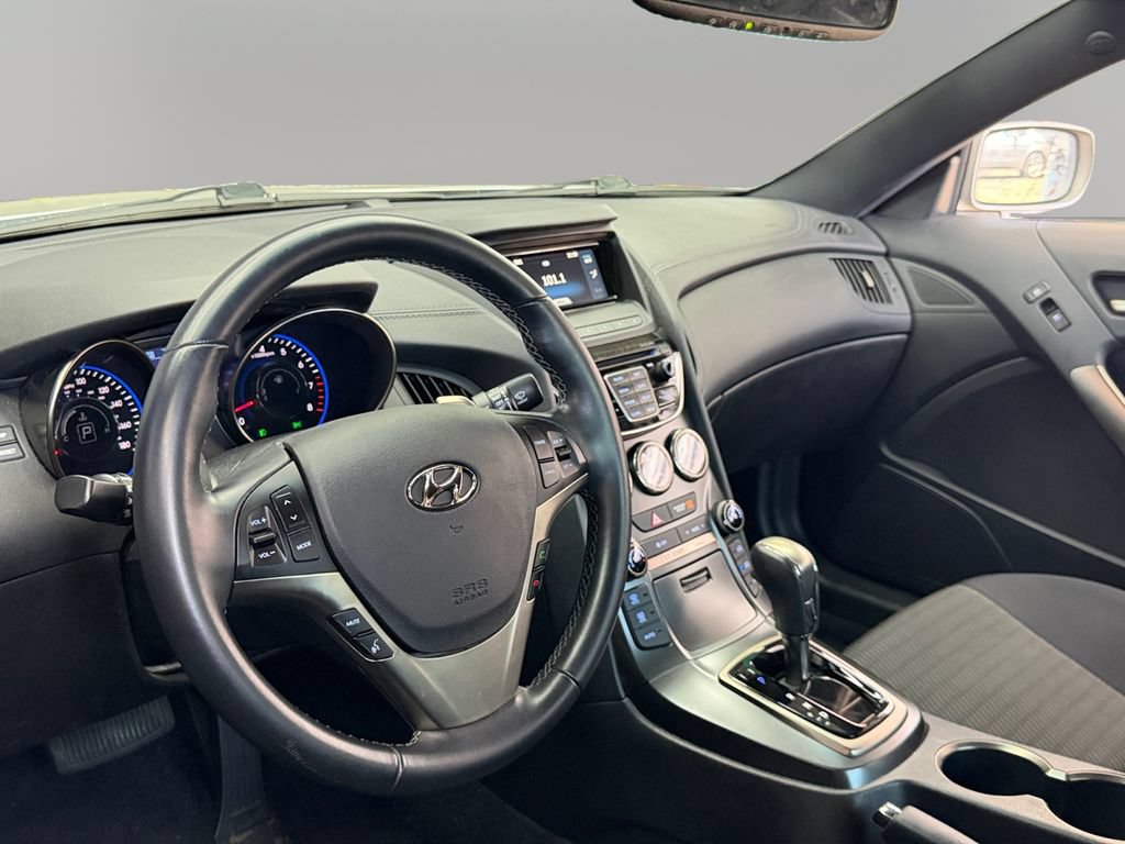 Used 2016 Hyundai Genesis 3.8 RWD image 16