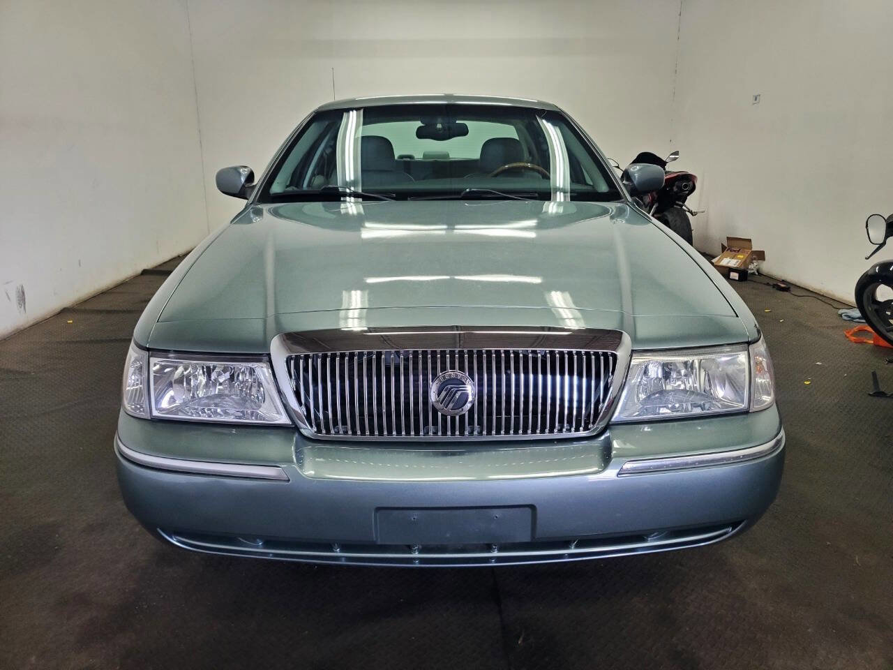 Used 2005 Mercury Grand Marquis LS RWD image 2