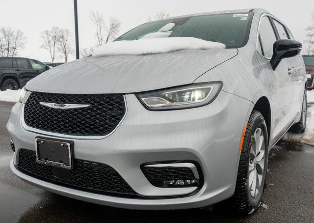 New 2026 Chrysler Pacifica Select image 2