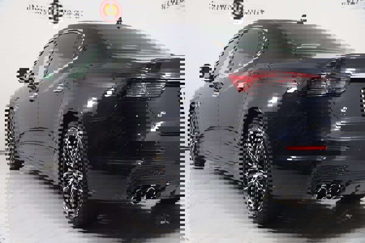 Used 2023 Maserati Quattroporte Modena Q4 image 32