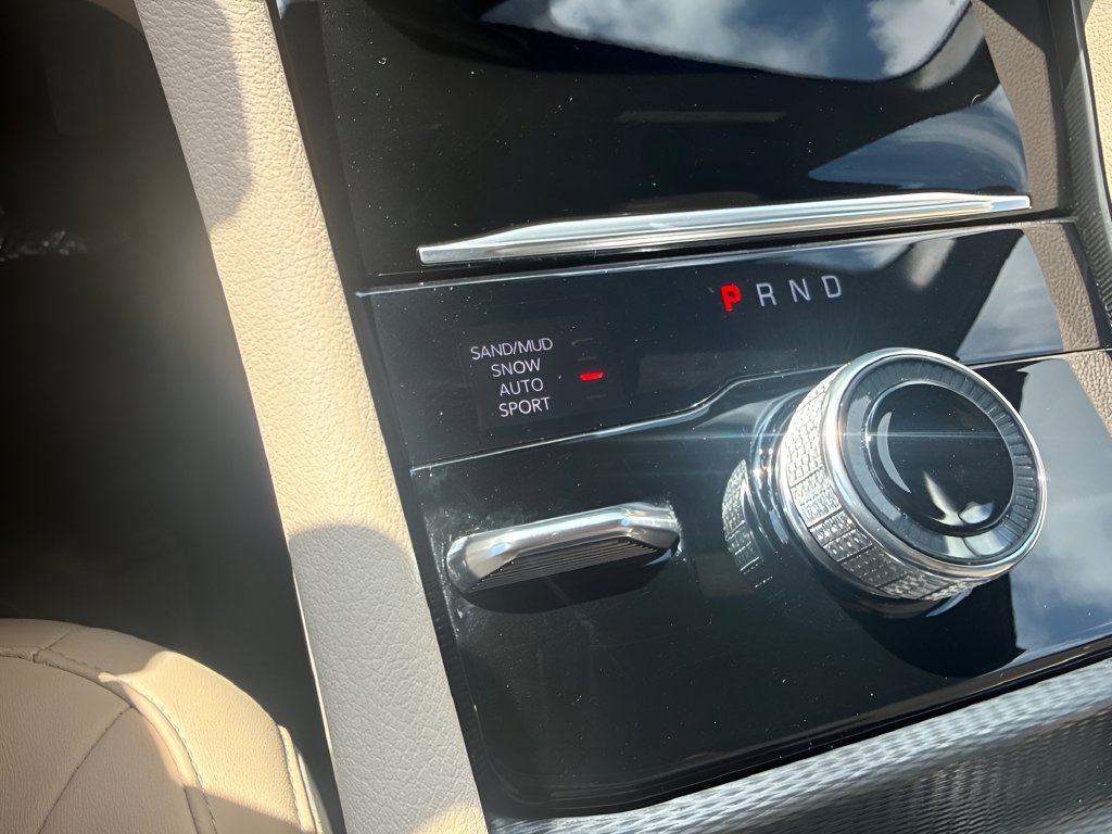 Used 2025 Jeep Grand Cherokee Limited AWD/4WD image 14