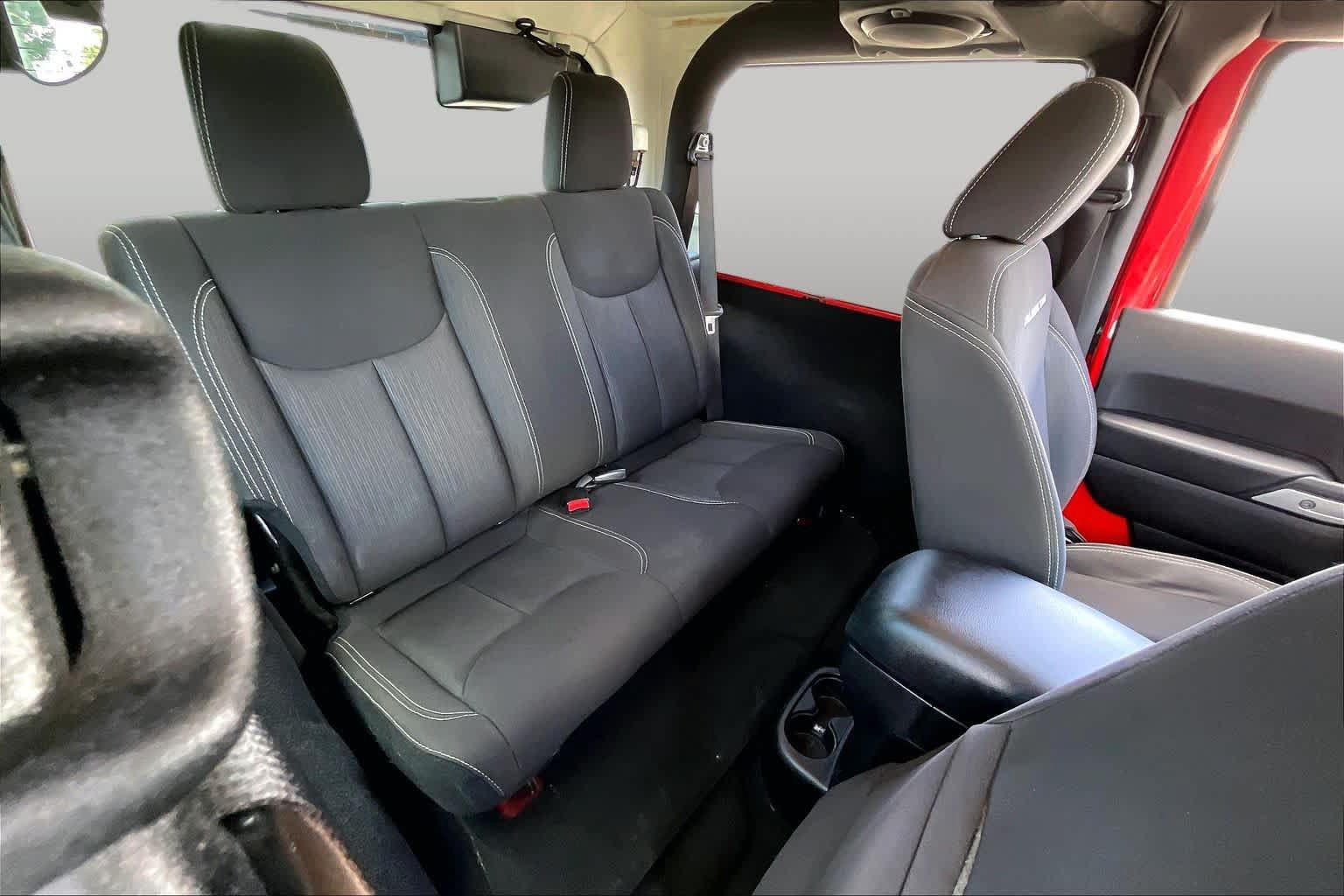 Used 2014 Jeep Wrangler Rubicon w/ Power Convenience Group AWD/4WD image 19