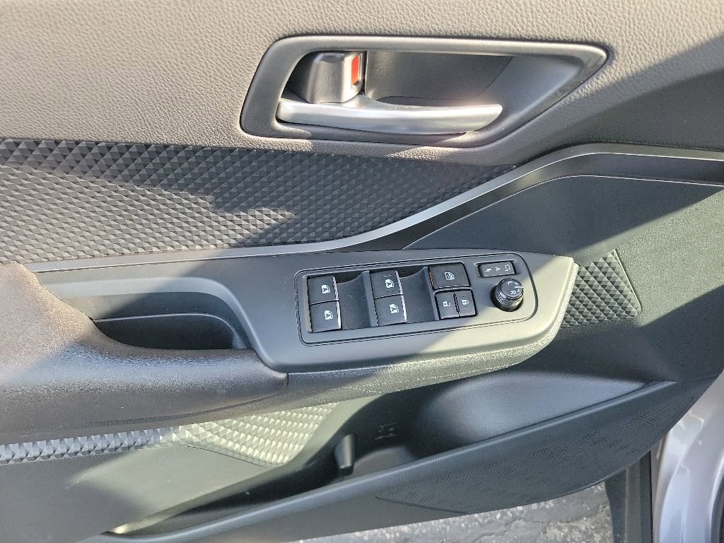 Used 2018 Toyota C-HR XLE FWD image 9