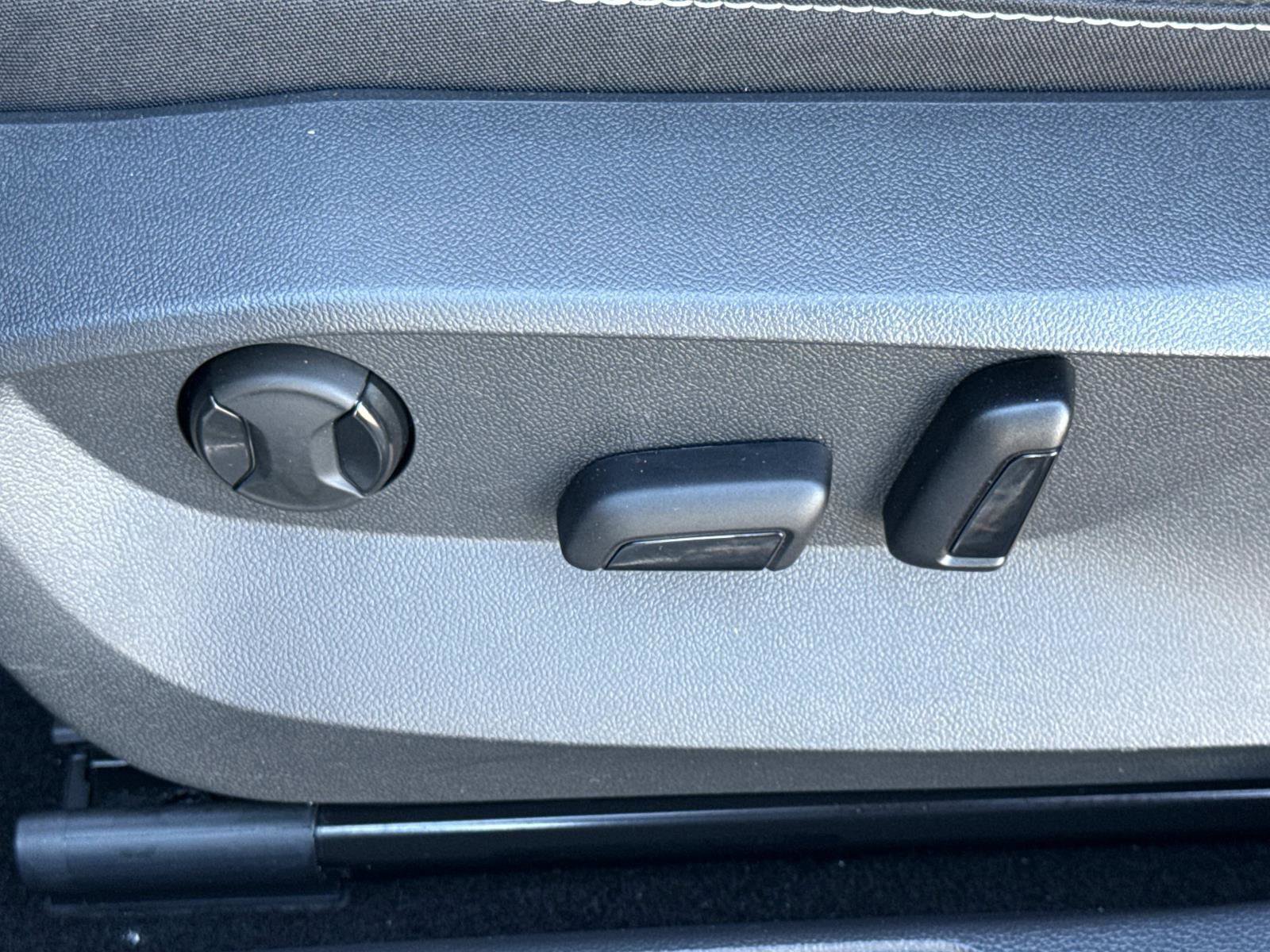 Used 2023 Volkswagen Taos SE image 15