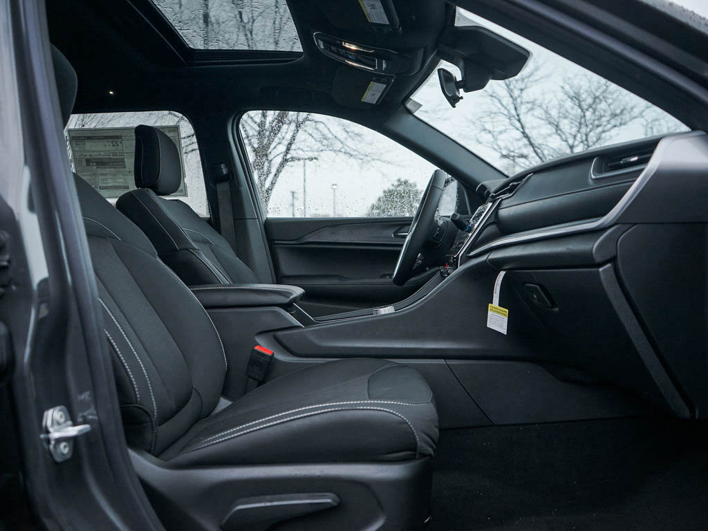 New 2025 Jeep Grand Cherokee Laredo X image 10