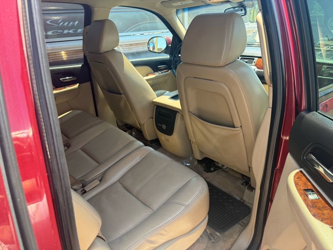 Used 2008 Chevrolet Suburban LT w/ LT Preferred Equipment Group AWD/4WD image 19