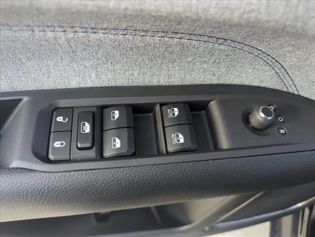New 2026 Jeep Compass Latitude AWD/4WD image 18