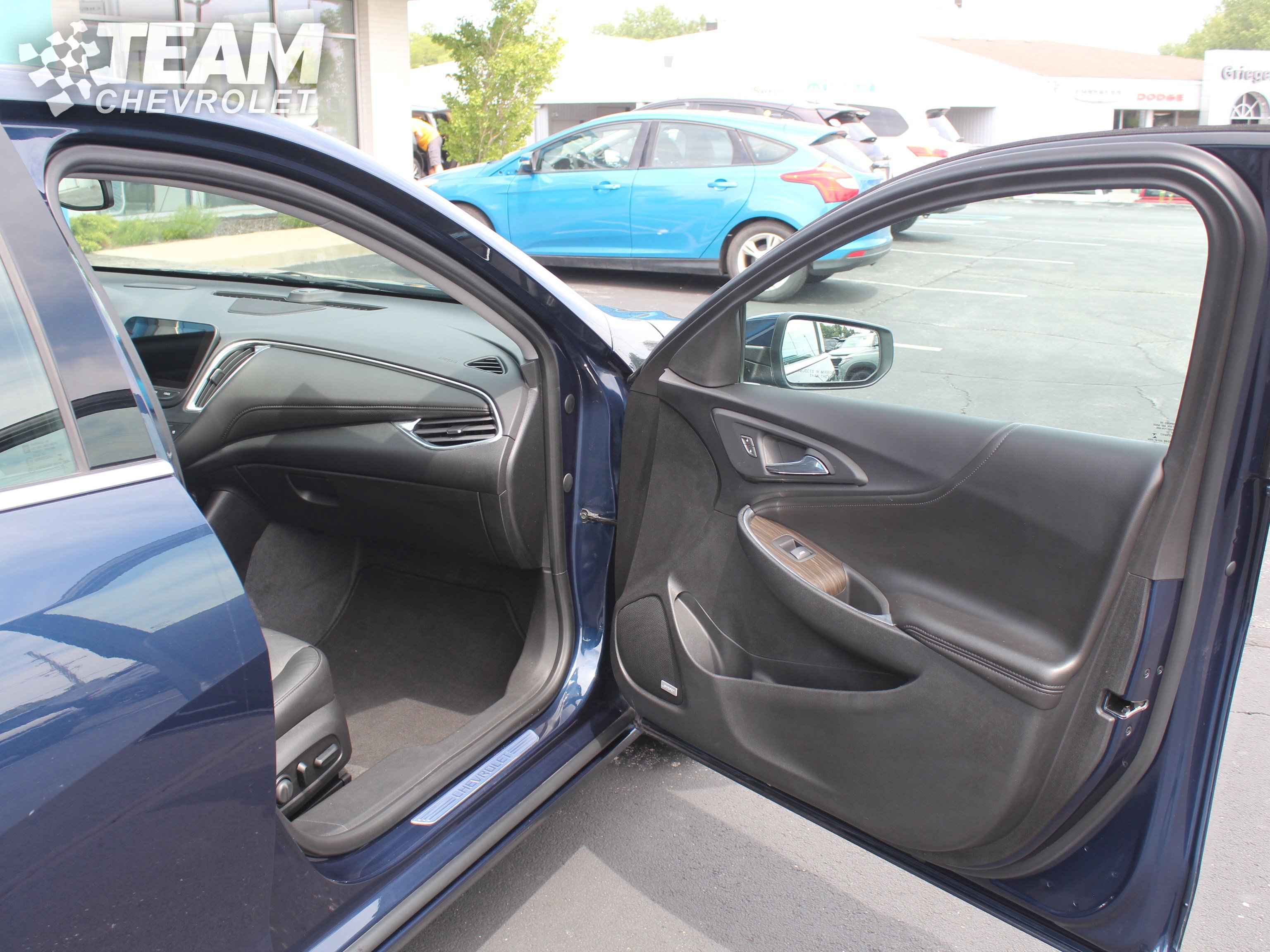 Used 2019 Chevrolet Malibu Premier w/ Sun and Wheel Package FWD image 30