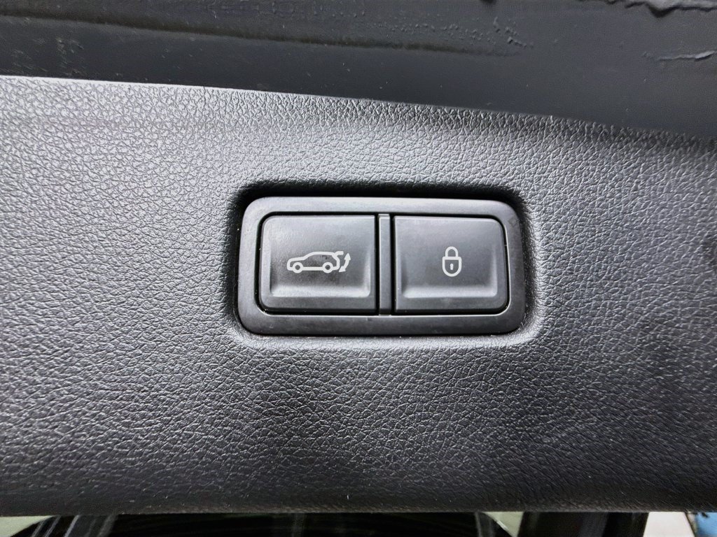 Used 2023 Genesis GV70 2.5T w/ Cargo Package AWD/4WD image 40