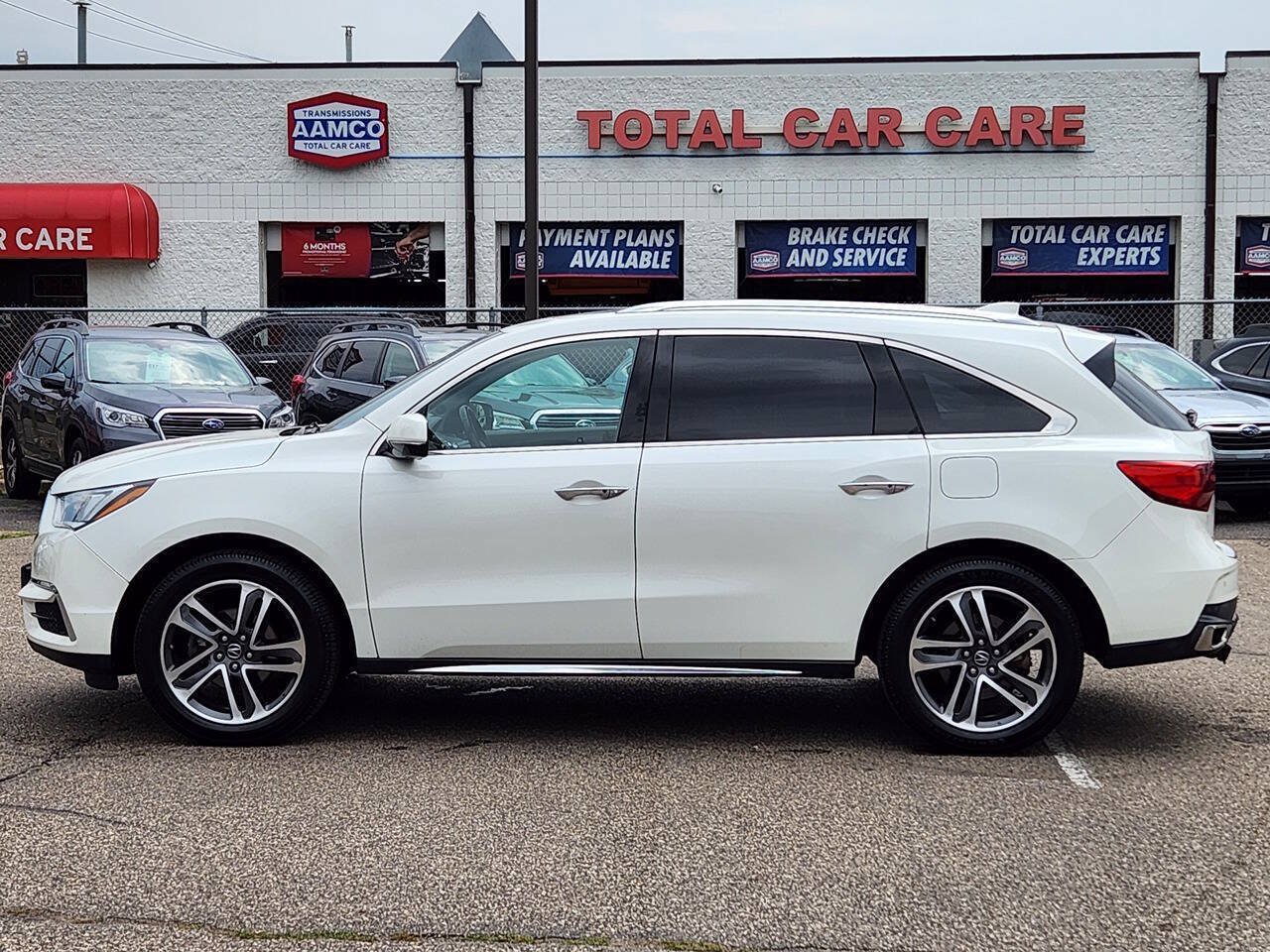Used 2017 Acura MDX w/ Advance Package AWD/4WD image 2
