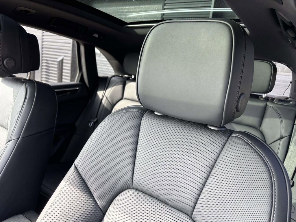 New 2026 Porsche Macan image 21