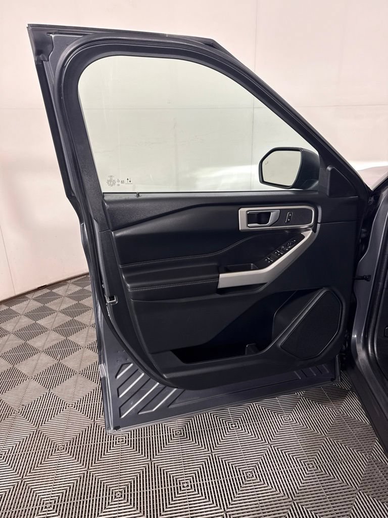 Used 2024 Ford Explorer XLT AWD/4WD image 14