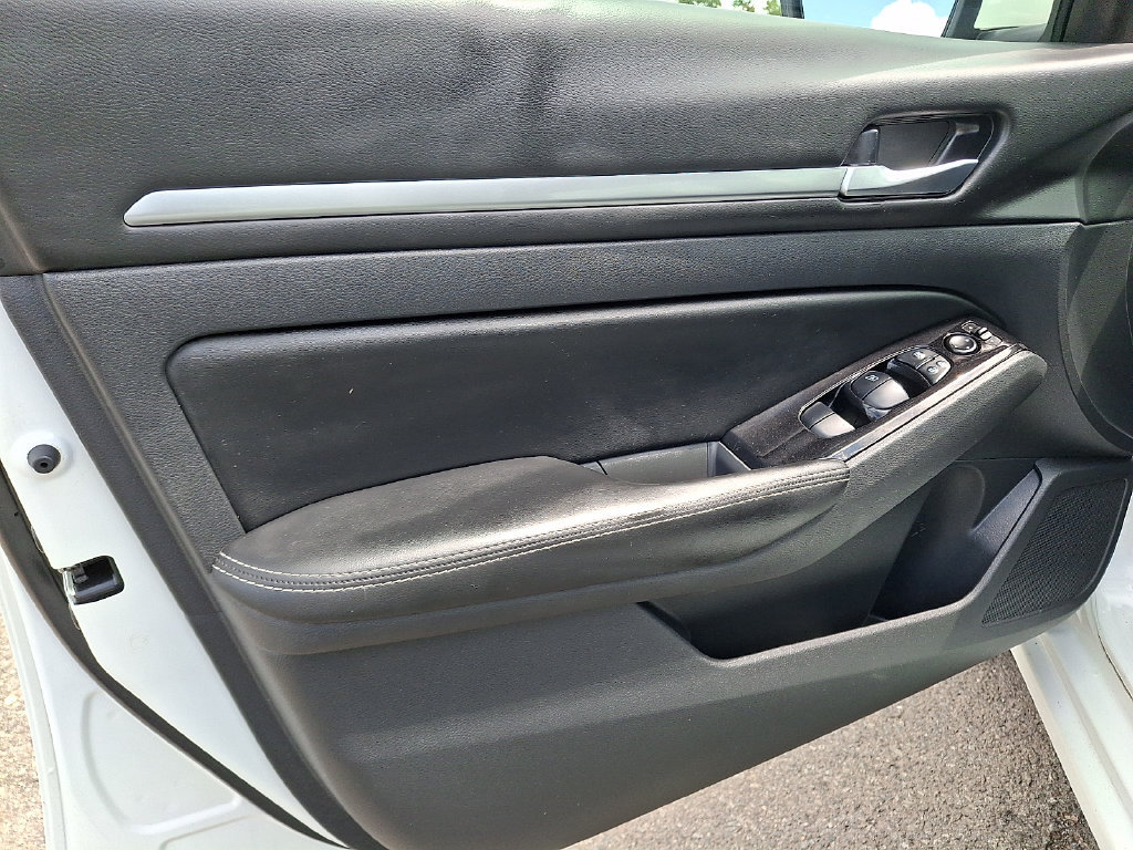 Used 2023 Nissan Altima 2.5 SV FWD image 14