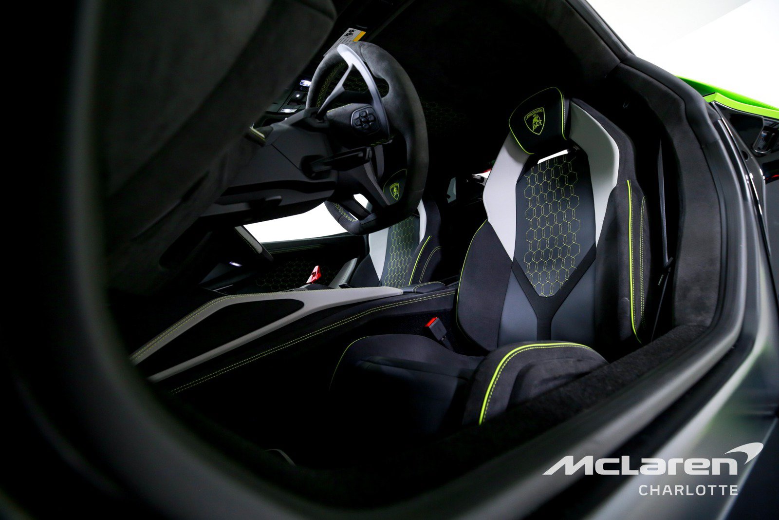 Used 2024 Lamborghini Revuelto AWD/4WD image 12
