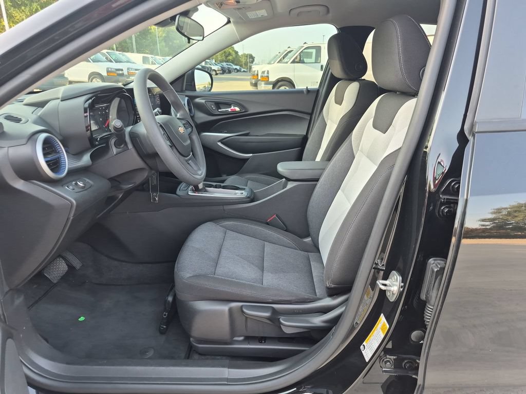 Used 2024 Chevrolet Trax LS FWD image 11