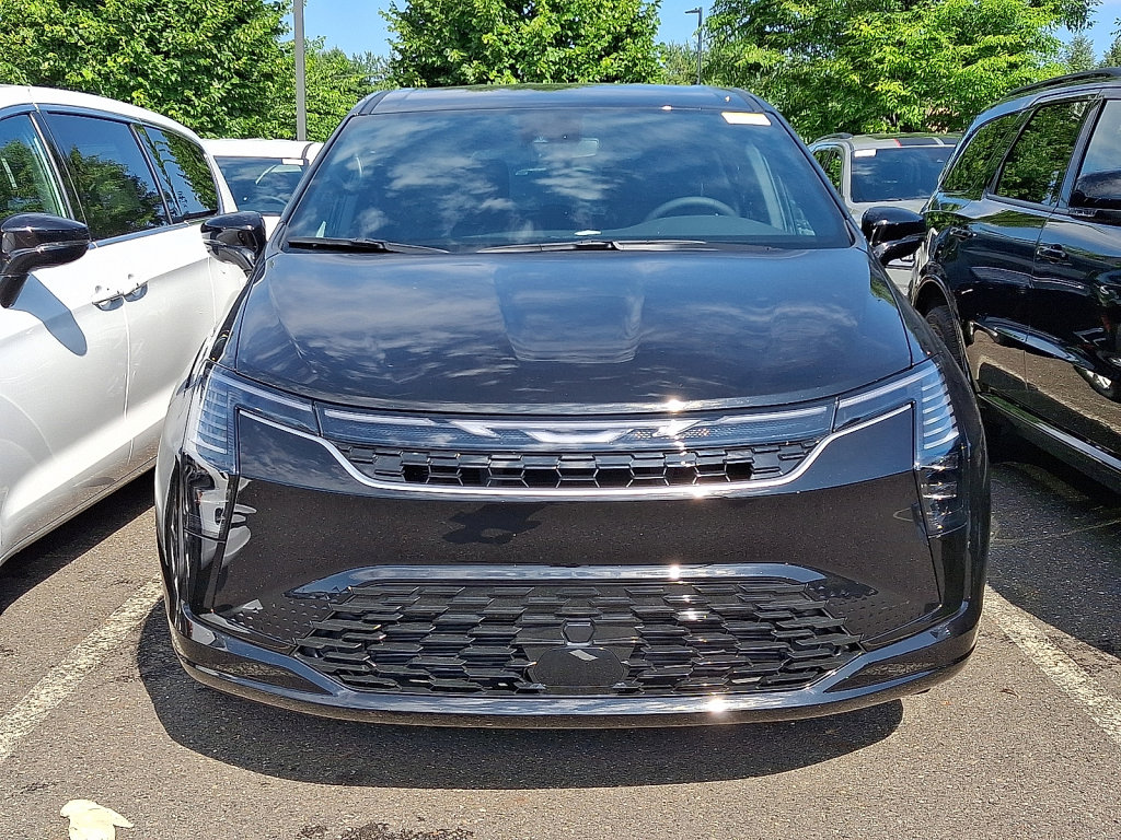 New 2027 Chrysler Pacifica Select w/ Family Tech Group FWD image 2