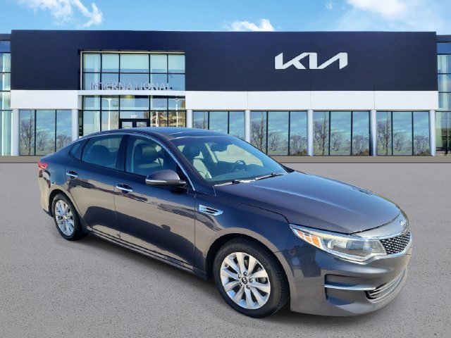 Used 2018 Kia Optima EX w/ Premium Package FWD image 2