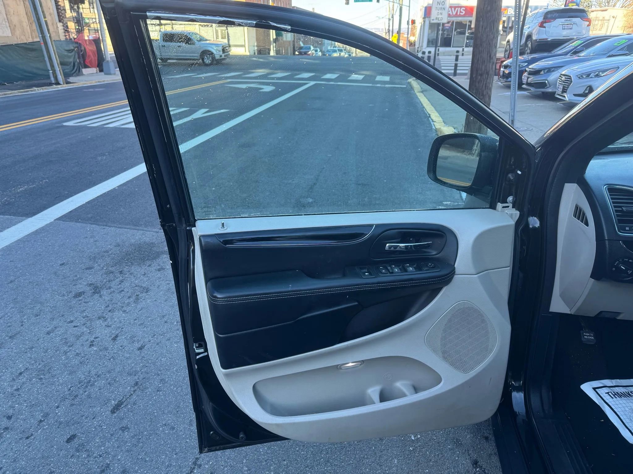 Used 2017 Dodge Grand Caravan SXT image 27