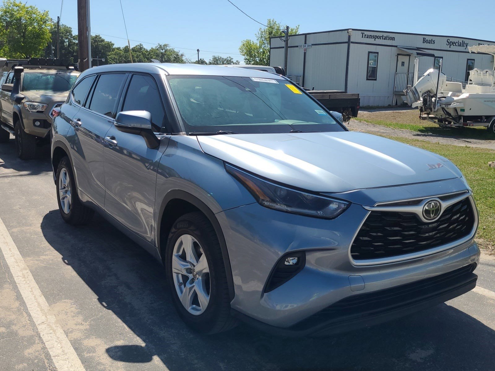 Used 2021 Toyota Highlander LE image 2