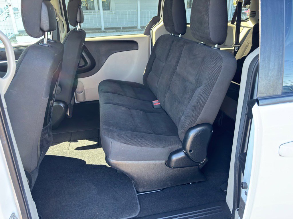Used 2018 Dodge Grand Caravan SE image 12