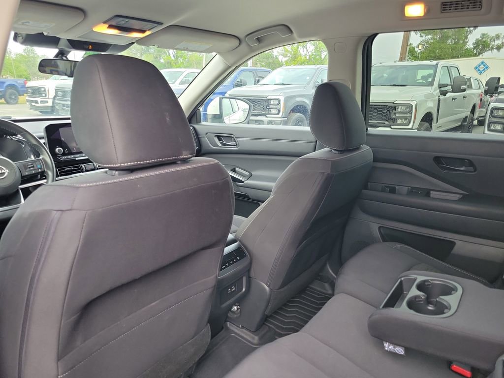 Used 2024 Nissan Pathfinder SV FWD image 30