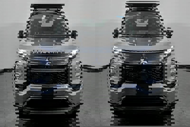 New 2026 Mitsubishi Outlander SE image 4