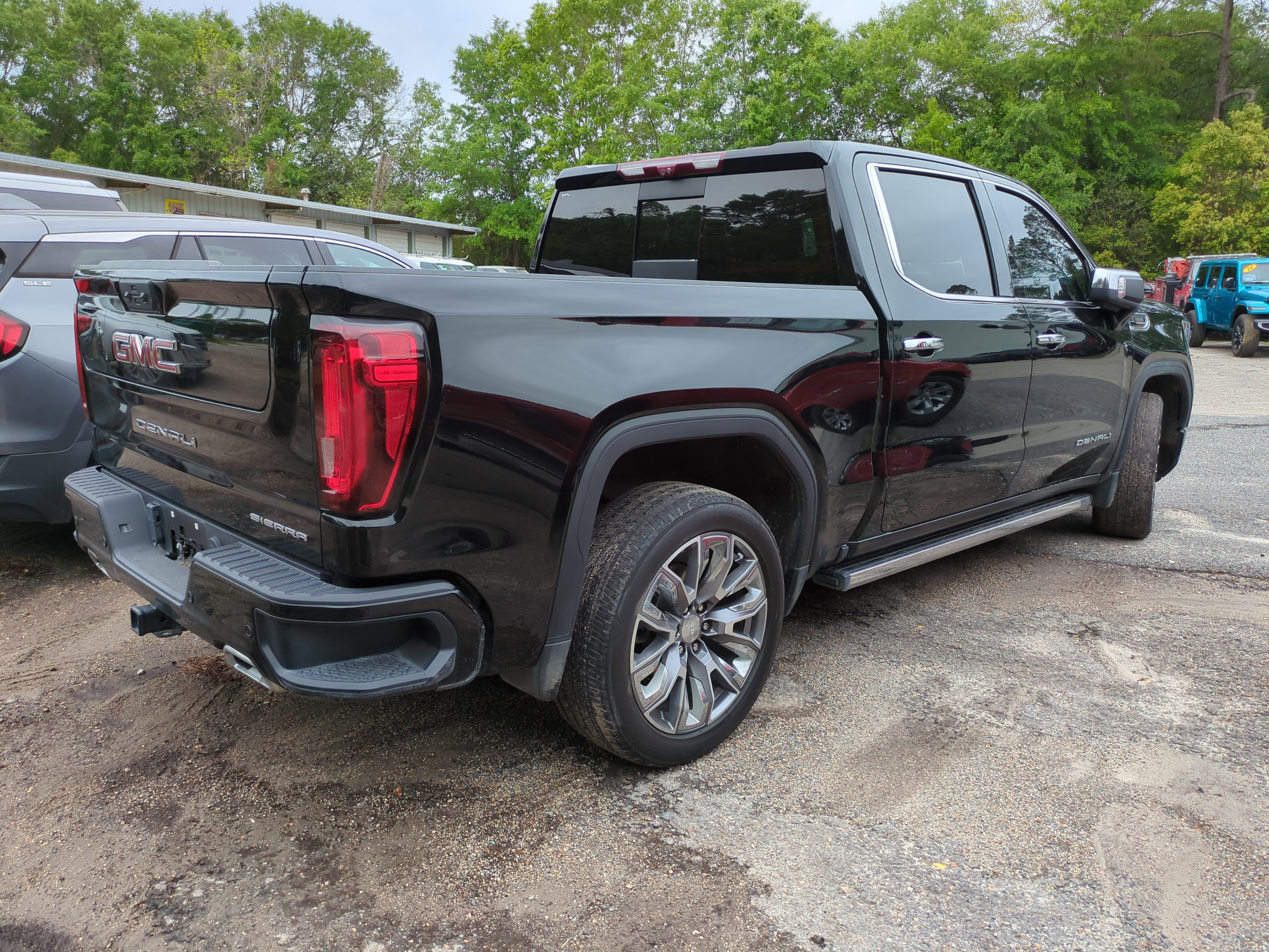 Certified 2023 GMC Sierra 1500 Denali w/ Denali Reserve Package image 5