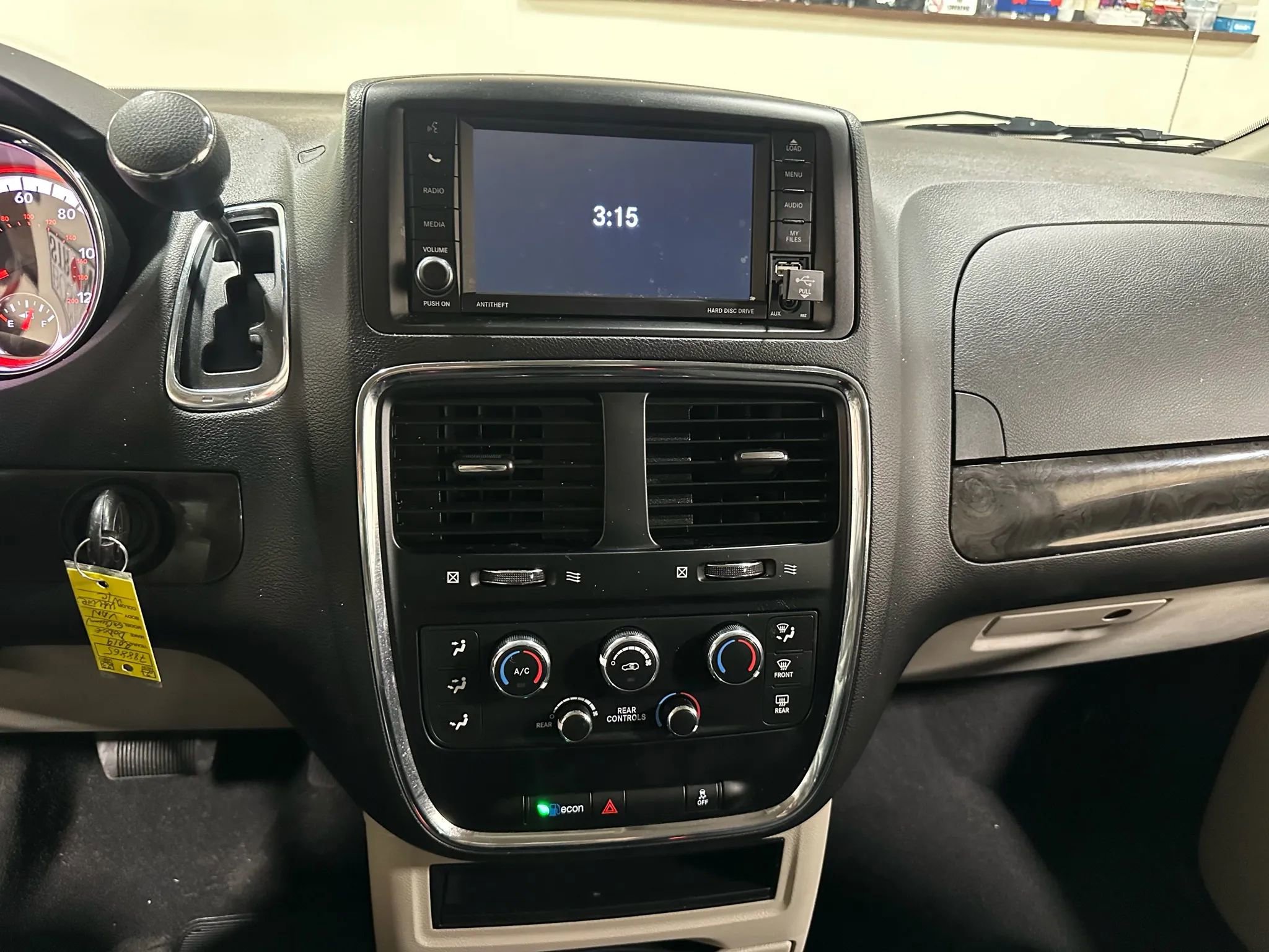 Used 2019 Dodge Grand Caravan SE image 38