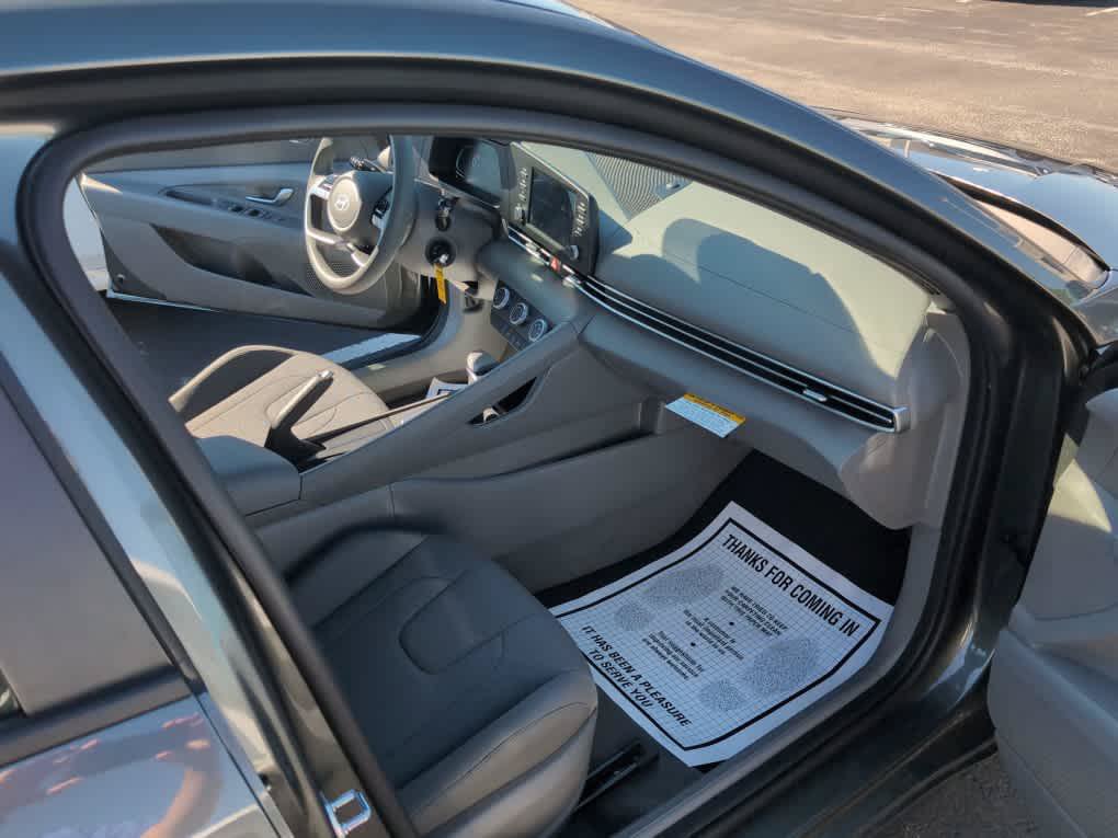 New 2026 Hyundai Elantra SE FWD image 21