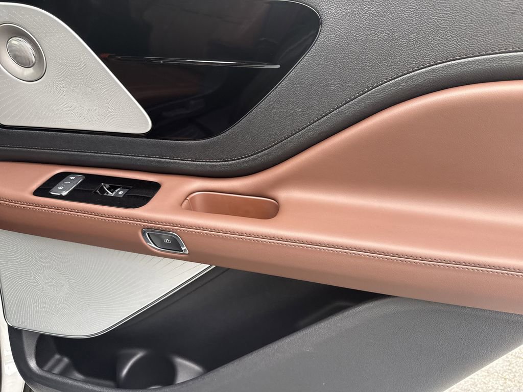 Used 2025 Lincoln Aviator Reserve w/ Equipment Group 201A AWD/4WD image 16