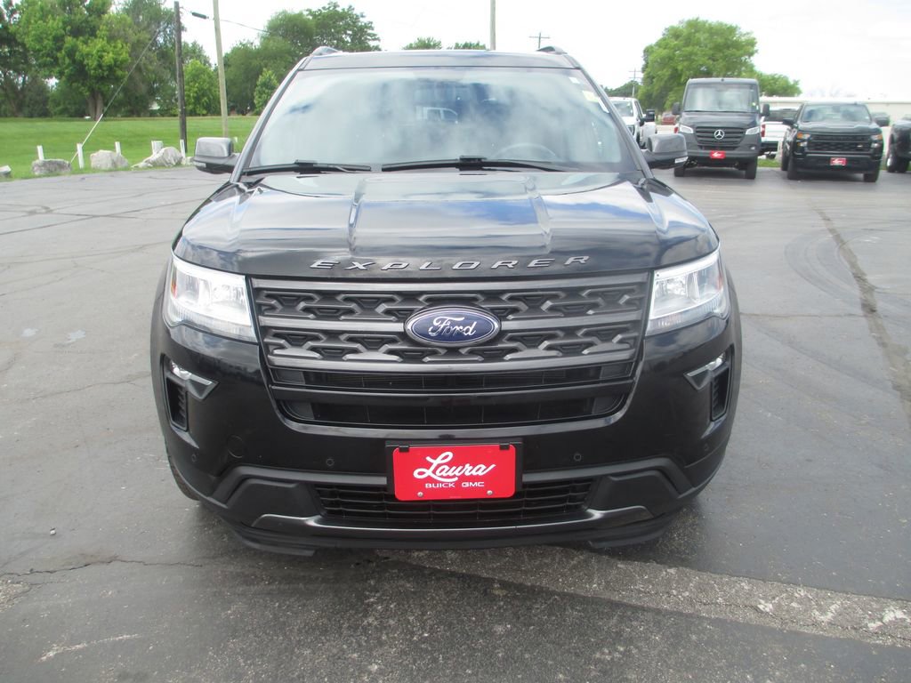 Used 2018 Ford Explorer XLT w/ Equipment Group 202A AWD/4WD image 13