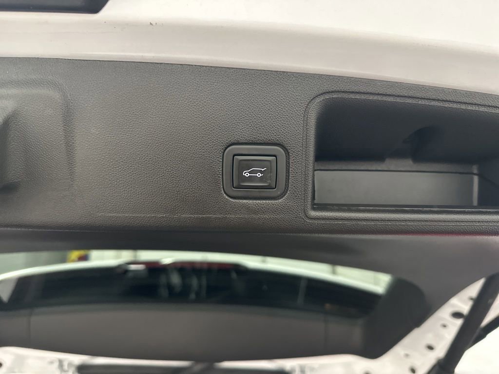 Used 2024 GMC Terrain SLT image 35