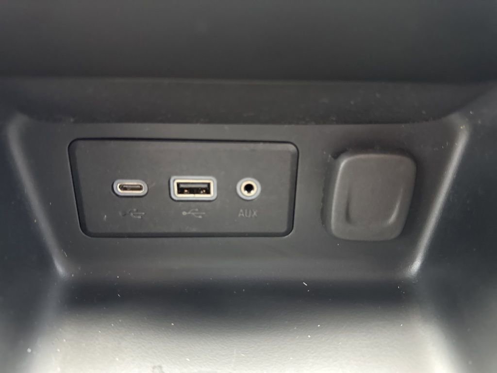 Used 2023 GMC Terrain SLE w/ Driver Convenience Package image 24