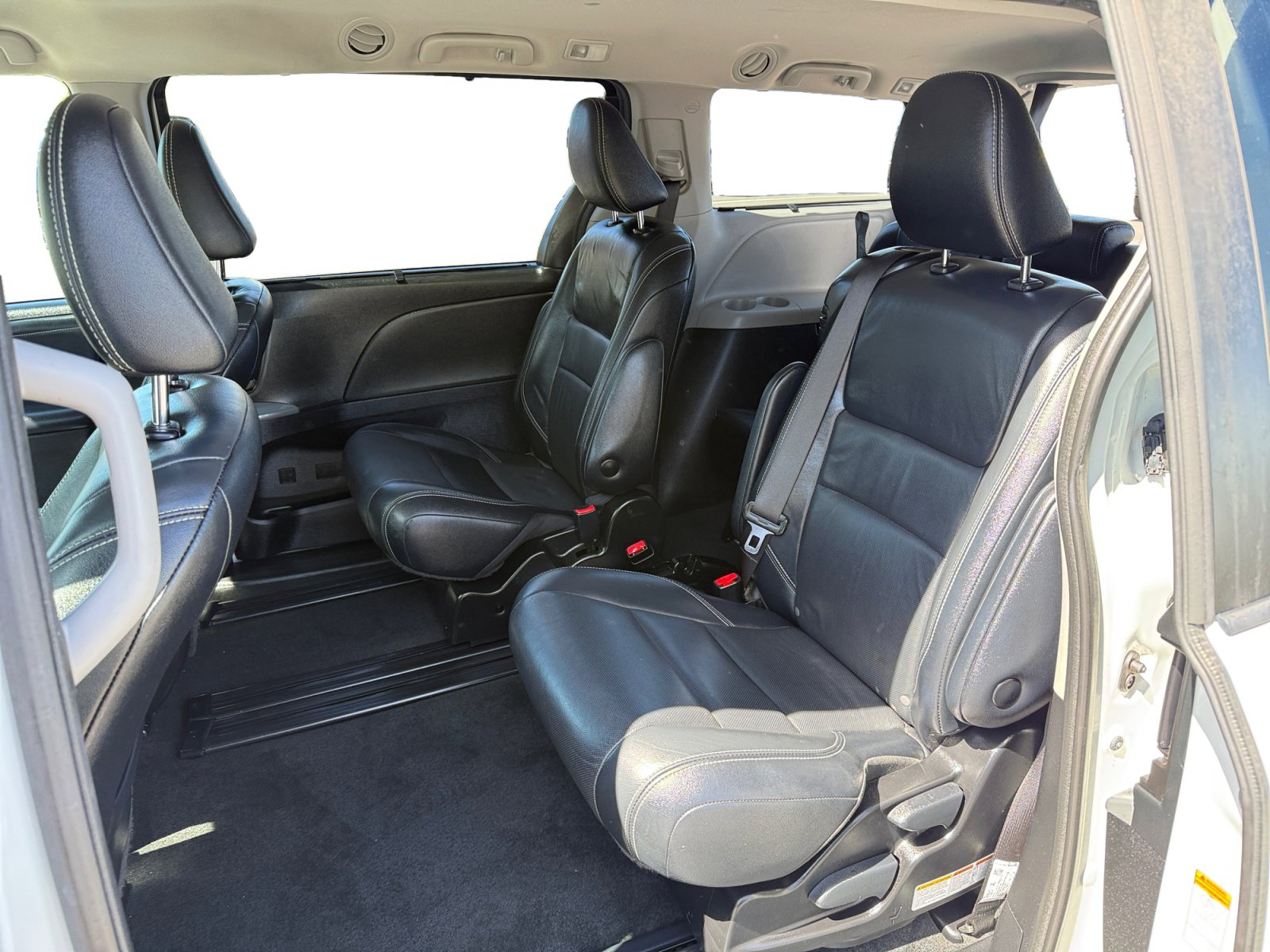 Used 2018 Toyota Sienna SE image 16