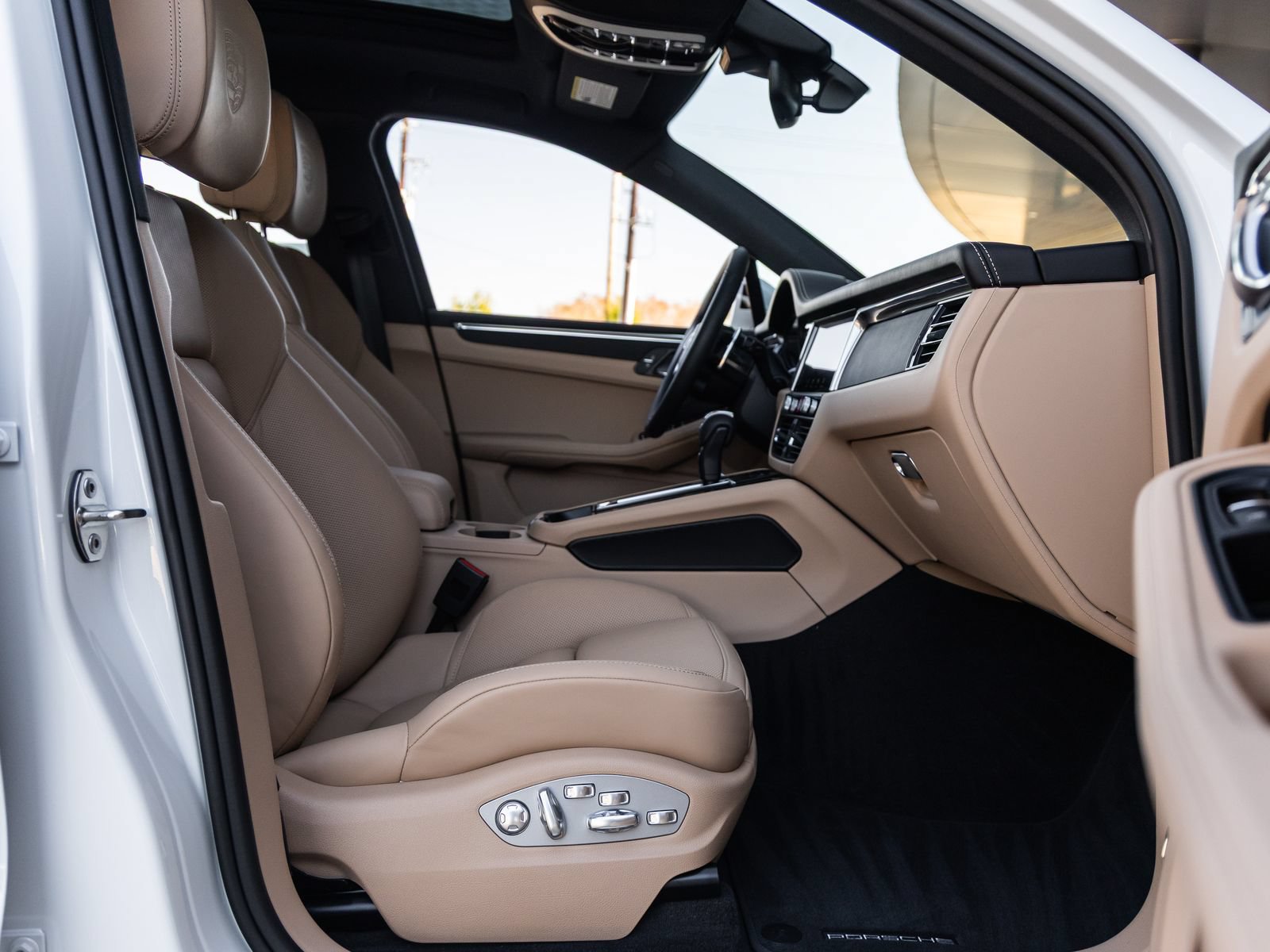 Certified 2026 Porsche Macan S AWD/4WD image 42