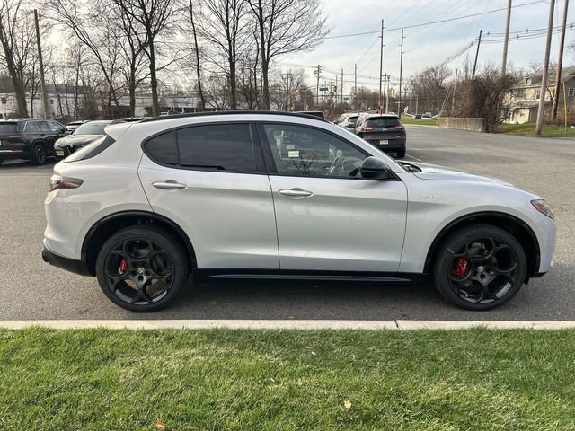 New 2026 Alfa Romeo Stelvio Sprint w/ Convenience Package AWD/4WD image 9