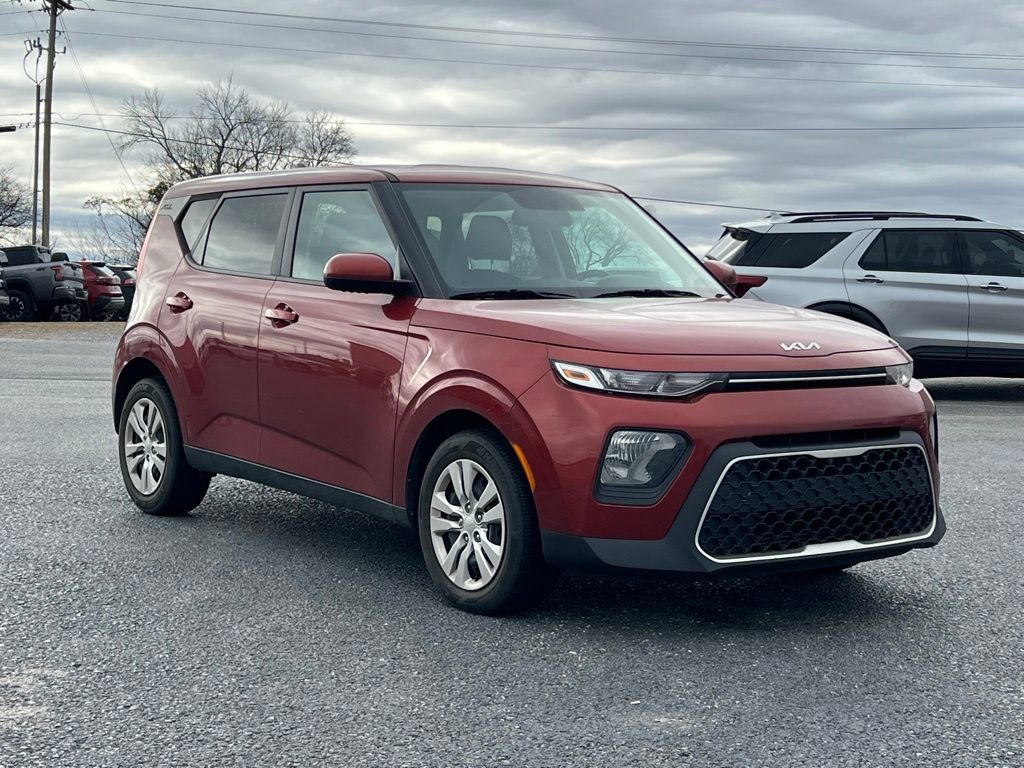 Used 2022 Kia Soul LX image 2