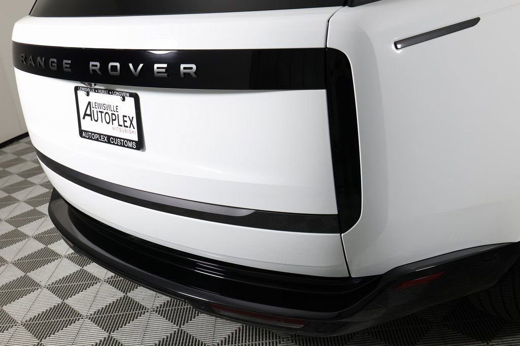 Used 2025 Land Rover Range Rover SE image 50
