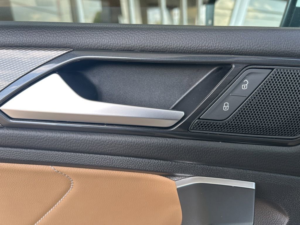 Used 2024 Volkswagen Tiguan SE w/ Panoramic Sunroof Package FWD image 26