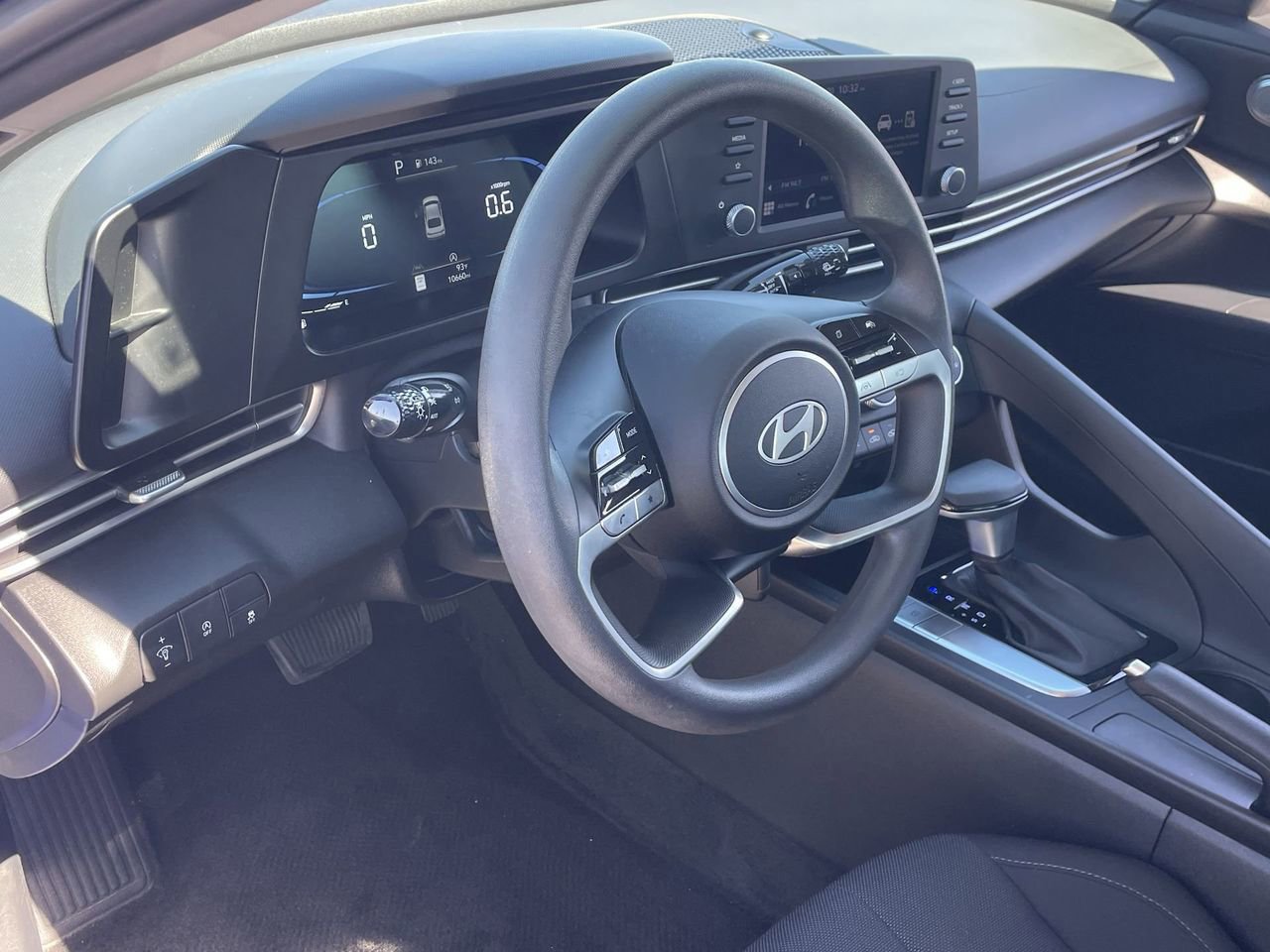 Certified 2024 Hyundai Elantra SE image 17
