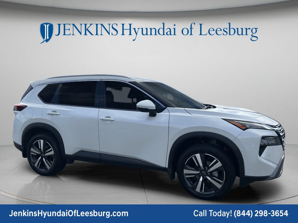 Used 2024 Nissan Rogue SL FWD image 2