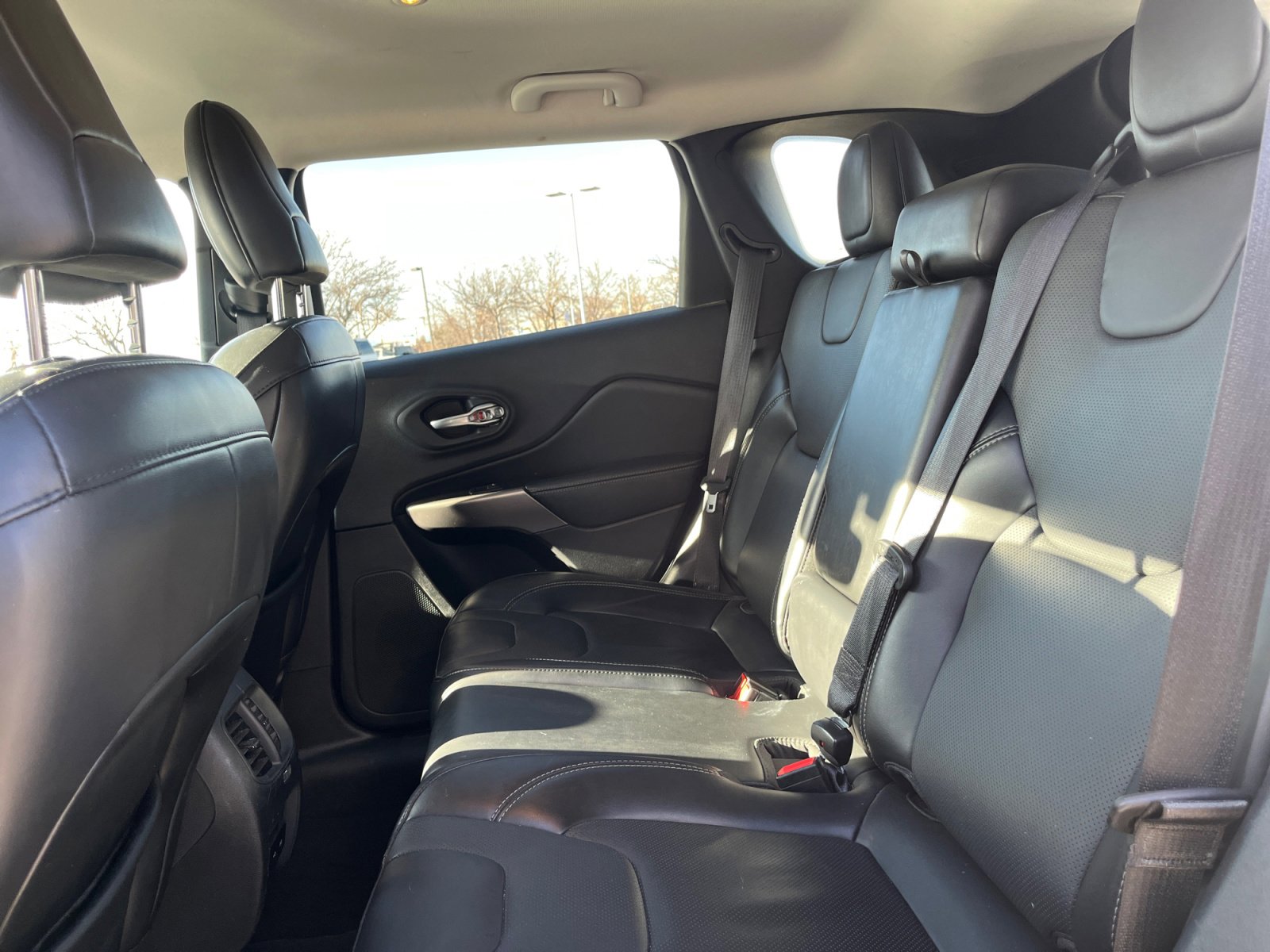 Used 2020 Jeep Cherokee Latitude Lux w/ Quick Order Package 26H Lux image 23